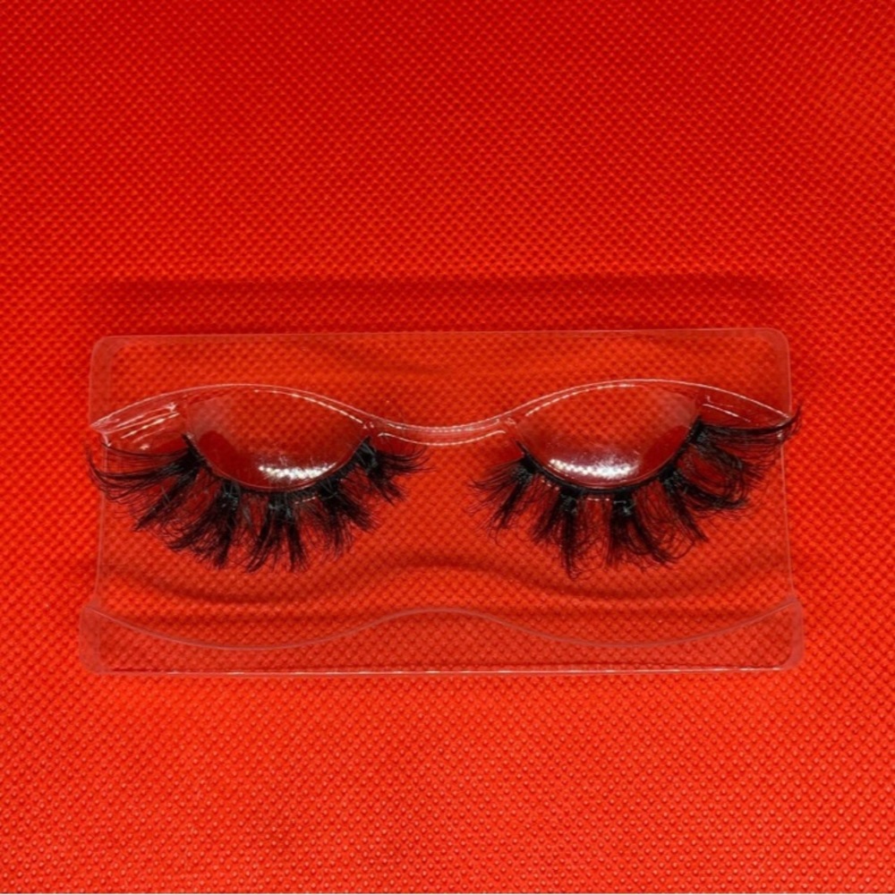 Strip Lashes - Picture 3 of 3